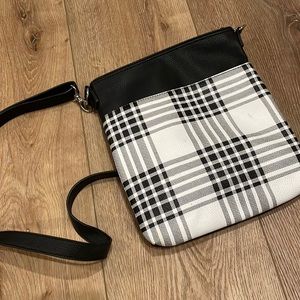 Thirty-one crossbody purse / bag